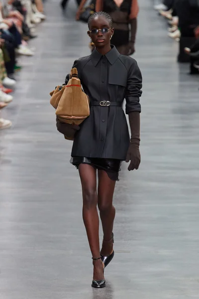 Look 32